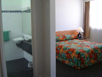 Baileys Hotel Motel - Accommodation Cairns 0