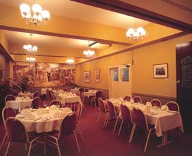 Governor Macquarie Motor Inn - Accommodation Cairns 0