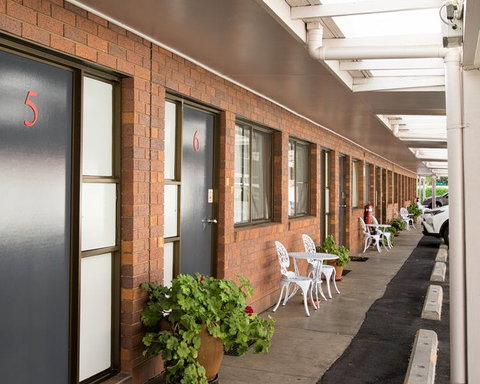 Country Pathfinder Motor Inn - Accommodation Cairns 2