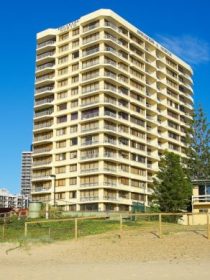 Breakers North Beachfront Apartments - Accommodation Cairns 1