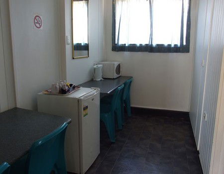 Cool Palms Motel - Accommodation Cairns 0