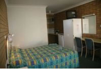 Barcaldine Country Motor Inn - Accommodation Cairns 0