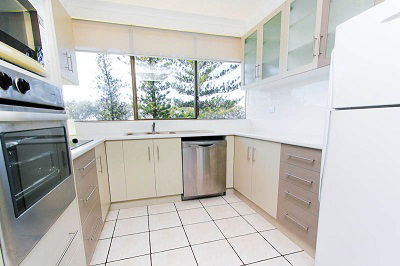 Seacrest Beachfront Holiday Apartments - Accommodation Cairns 2