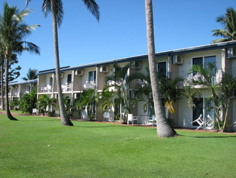 Cardwell Beachcomber Motel & Tourist Park - Accommodation Cairns 2