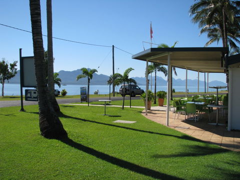 Cardwell Beachcomber Motel & Tourist Park - Accommodation Cairns 3