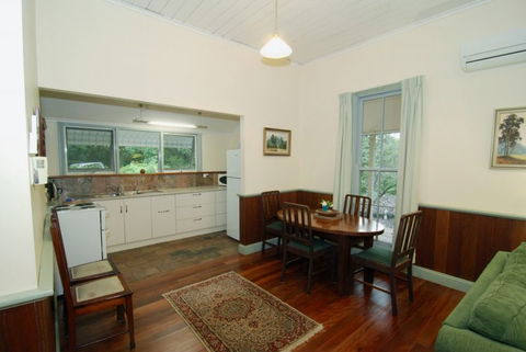 Fernridge Farm Cottage - Accommodation Cairns 5