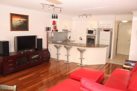 Currumbin Sands Holiday Apartments - Accommodation Cairns 1