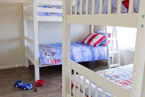 Coral Sands Luxury Beach House - Accommodation Cairns 5