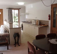 Adrienne's Place On Hill - Accommodation Cairns