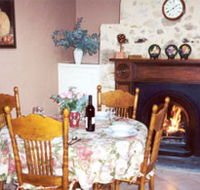 Burdett's Waratah Cottage - Accommodation Cairns
