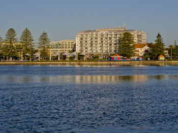Oaks Waterfront Resort - The Entrance - Accommodation Cairns 12