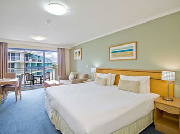 Oaks Waterfront Resort - The Entrance - Accommodation Cairns 13