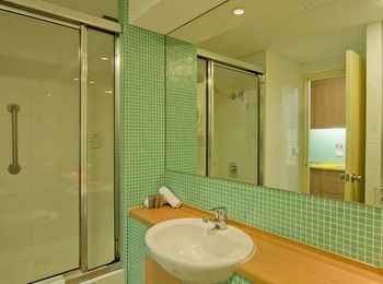 Oaks Waterfront Resort - The Entrance - Accommodation Cairns 18