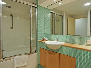 Oaks Waterfront Resort - The Entrance - Accommodation Cairns 19