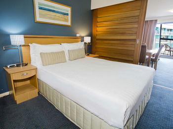 Oaks Waterfront Resort - The Entrance - Accommodation Cairns 22