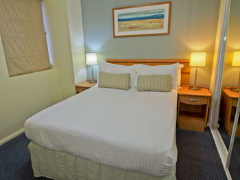 Oaks Waterfront Resort - The Entrance - Accommodation Cairns 26