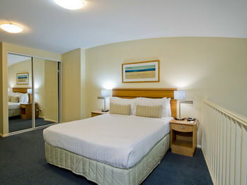 Oaks Waterfront Resort - The Entrance - Accommodation Cairns 27