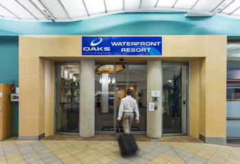 Oaks Waterfront Resort - The Entrance - Accommodation Cairns 33