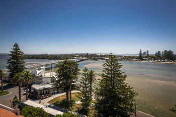 Oaks Waterfront Resort - The Entrance - Accommodation Cairns 40