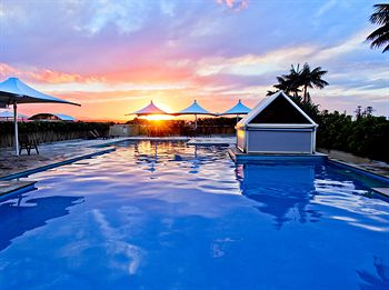 Oaks Waterfront Resort - The Entrance - Accommodation Cairns 0