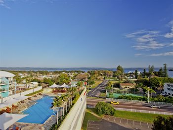 Oaks Waterfront Resort - The Entrance - Accommodation Cairns 5