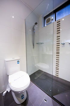 Sandown Regency - Accommodation Cairns 4