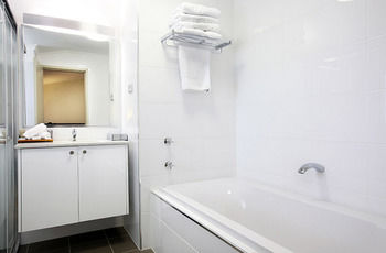 Harrigan's Irish Pub & Accommodation - Accommodation Cairns 4