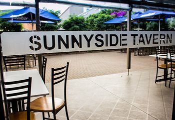 Sunnyside Tavern - Accommodation Cairns 10