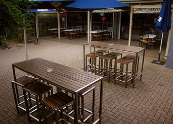 Sunnyside Tavern - Accommodation Cairns 13