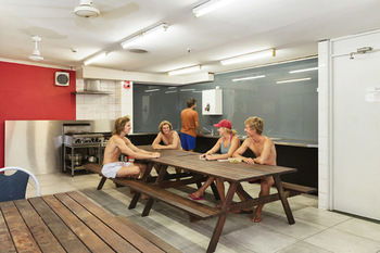 Manly Backpackers - Hostel - Accommodation Cairns 1