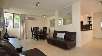 Saks On Hastings - Accommodation Cairns 17