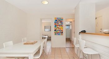 Saks On Hastings - Accommodation Cairns 19