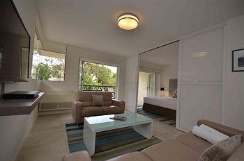 Saks On Hastings - Accommodation Cairns 1