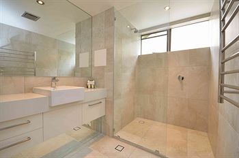 Saks On Hastings - Accommodation Cairns 3