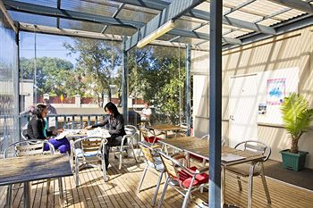 Cambridge Lodge - Hostel/Backpacker - Accommodation Cairns 0