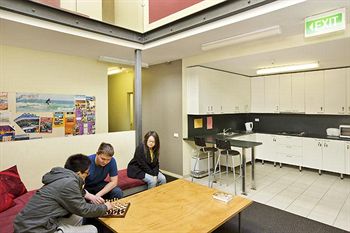 Cambridge Lodge - Hostel/Backpacker - Accommodation Cairns 1