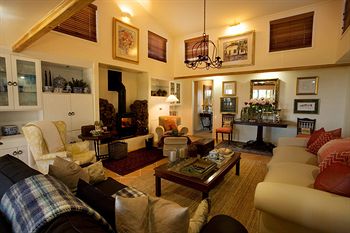 Arabella Guesthouse - Accommodation Cairns 0
