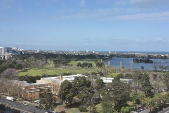 Apartments Melbourne Domain - South Melbourne - Accommodation Cairns 0