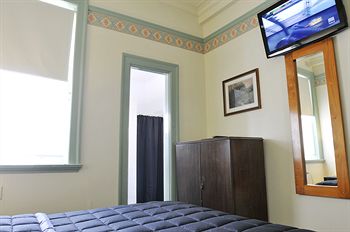 Hotel Gosford - Accommodation Cairns 0