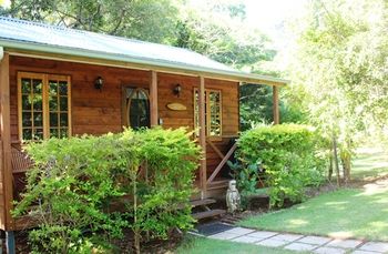 Sunshine Valley Cottages - Accommodation Cairns 10