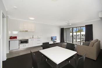 Cooroy Luxury Motel Apartments Noosa - Accommodation Cairns 10