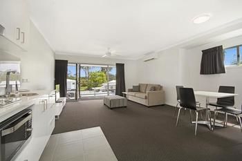 Cooroy Luxury Motel Apartments Noosa - Accommodation Cairns 11