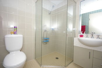 Balmain 704 Mar Furnished Apartment - Accommodation Cairns 3