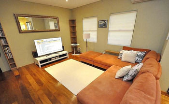 Glebe Furnished Apartments - Accommodation Cairns 14