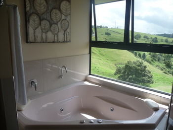 Bald Knob QLD Accommodation Cairns