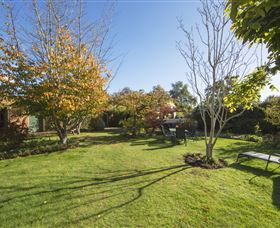 Racecourse Inn - The - Accommodation Cairns 2