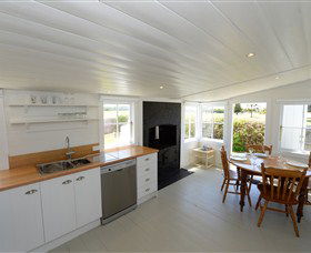 Low Head Pilot Station Accommodation - Accommodation Cairns 1