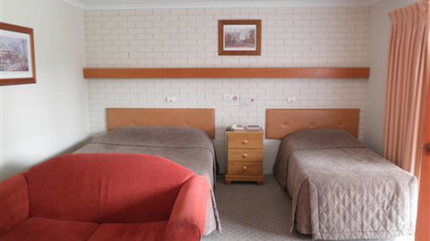 Alfred Motor Inn - Accommodation Cairns 1