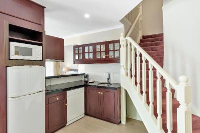 Canterbury International Hotel - Accommodation Cairns 2