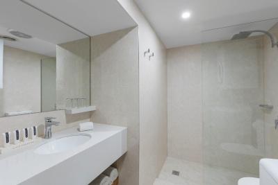 Canterbury International Hotel - Accommodation Cairns 3